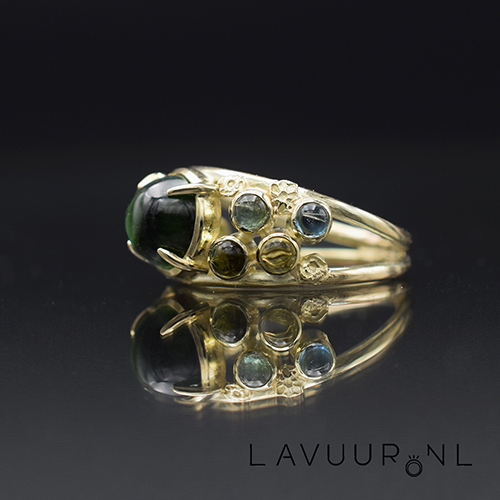 gouden ring met toermalijnen en topaas
